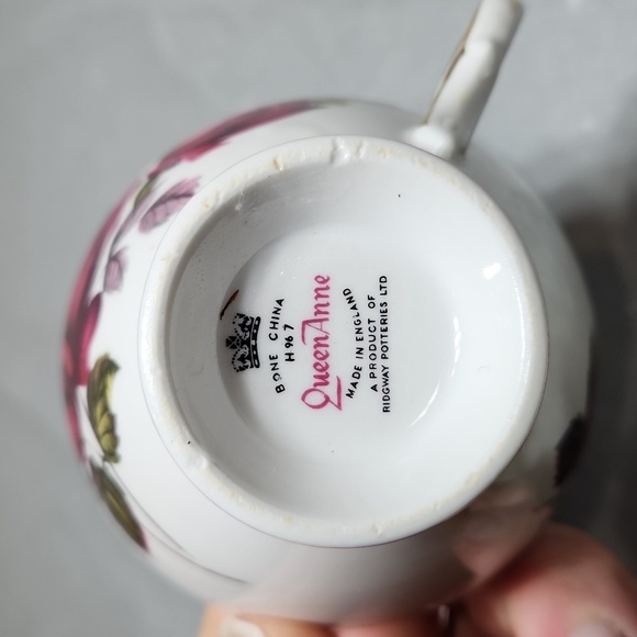 Queen Anne Bone China Teacup - Picture 5 of 9